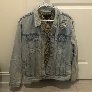 Jean jacket with exposed leopard lining